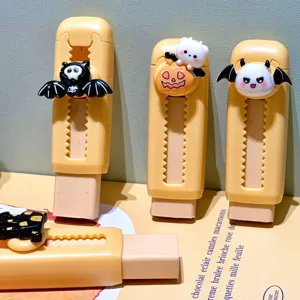 Détail gomme poussoir Halloween, design mignon de chauve-souris et citrouille, papeterie.
