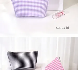 Jolie trousse de maquillage à carreaux, grande capacité pour les voyages et le rangement.