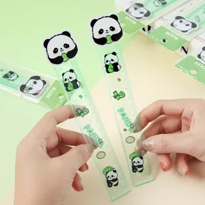 Lindo regla recta de 15 cm con diseño de panda de dibujos animados plástico transparente.