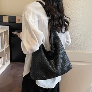 Elegante schwarze geflochtene Umhängetasche für Damen, großer Hobo-Beutel für Alltag.