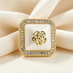Lussuosa fibbia per sciarpa camelia strass quadrata elegante anello scialle spilla donna