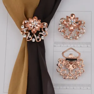 Anello per sciarpa in cristallo oro rosa spilla fiore cavo accessorio per abbigliamento