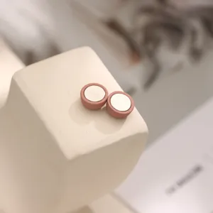 Round hijab magnet clip in pink, snag-free magnetic brooch pin for scarves and shawls.