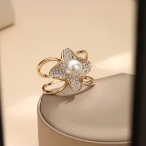 Dorato strass finta perla fibbia sciarpa cristallo fiore spilla elegante cappotto dettaglio
