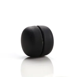 Zwarte magnetische kleding broche gesp, matte sjaal clip, anti-glans sluiting detailweergave.