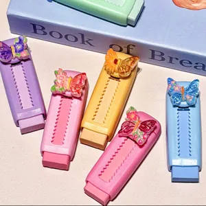 Mignon dessin animé papillon gomme, papeterie d'étudiant colorée, gomme à crayon propre.