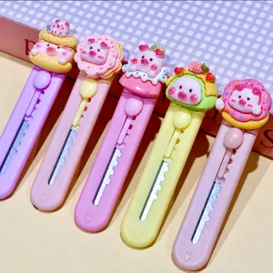 Lindo mini cúter de utilidad diseño cerdo resina pastel portátil para oficina escuela.