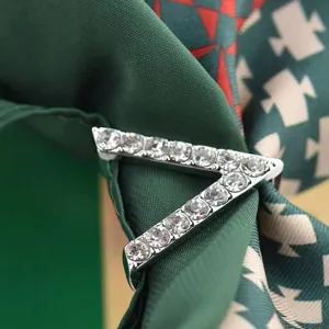 Fermaglio per sciarpa a V in strass scintillante elegante accessorio di moda da donna