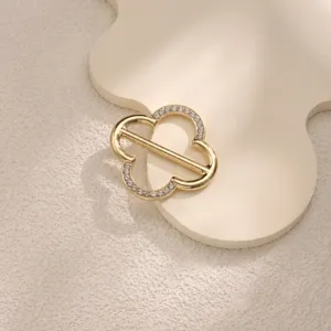 Elegant four-leaf clover scarf buckle with sparkling rhinestone for women dress accessory