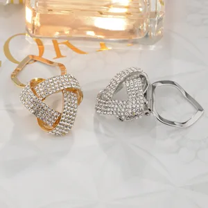Rhinestone scarf buckle and corner clip set, elegant alloy electroplated brooch for women.