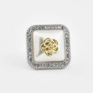 Fibbia Sciarpa Strass Camelia Quadrata Clip Scialle Vista Principale Immagine Professionale