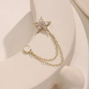 Gedetailleerd overzicht van strass ster magnetische kleding taillegesp met fijne kettingen.