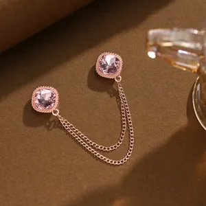 Roségoldene magnetische Kleiderklammern mit rosa Kristallen und Doppelkette für Hosenbeine.
