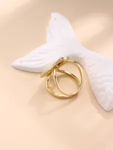 Gold four-leaf clover scarf buckle detail shot, elegant double ring brooch for elegant women style.