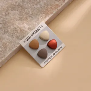 Set of 4 triangular hijab magnets with strong magnetic clasp, anti-slip and safe for fabrics.
