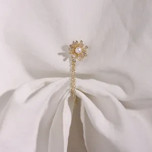 Gouden parel bloem magnetische broche t-shirt hoek clip sjaal gesp detail weergave