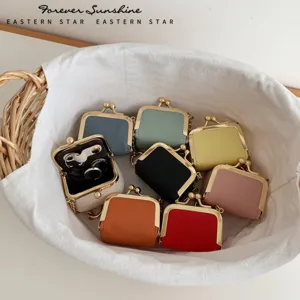 Mini Borsa per Gioielli in Pelle PU con Chiusura a Scatto Piccolo Portamonete Portatile con Catena in Metallo per Anelli Collane Orecchini Accessori da Viaggio
