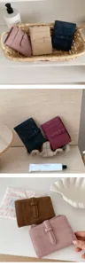 Minimalistische PU Leder Kurze Geldbörse für Damen, modischer Kartenhalter und Münzfach.