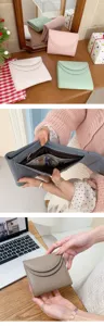 Minimalistische einfarbige Mini Brieftasche mit Kartenfächern. Kompakte Ledergeldbörse.