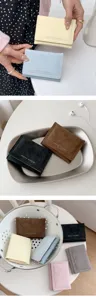 Λεπτομερής όψη μινιμαλιστικών πορτοφολιών, υφή σουέτ PU, διάφορα κομψά χρώματα.
