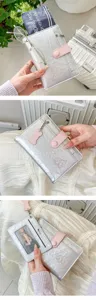 Portapassaporto metallizzato argentato portafoglio da viaggio con simpatico disegno di cane.