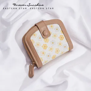 Floral women's short wallet, compact bi-fold purse with zipper and snap closure, daisy print.