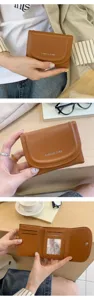 Portefeuille court à trois volets en cuir PU pour femme avec fentes pour cartes et style rétro.