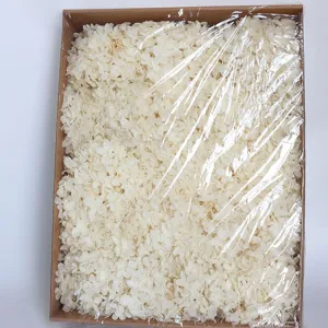 Preserved white hydrangea flowers packed in a box, ideal for DIY aromatherapy and crafts.