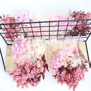 Gedroogde bloemen set, hortensia en hazenstaartjes in doorzichtige doos voor knutselen.