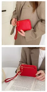 Rotes kleines Portemonnaie Münzbörse mit Handschlaufe und Schlüsselanhänger Damen.