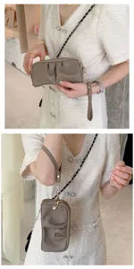 Elegante borsa tracolla doppia in ecopelle arricciata e pochette telefono con laccetto.