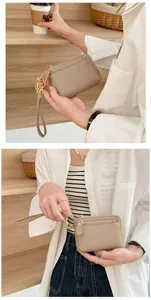 Kleine taupefarbene Leder Münzbörse Handgelenk Tasche Detail, mit Kartenfächern und Reißverschluss.