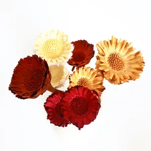 Natural dried sun daisy flowers bouquet for home decoration, holiday gift and floral arrangement.