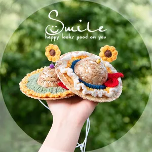 Joli chapeau de paille pour animal avec décor de tournesol et mentonnière élastique pour été.