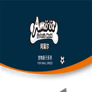 Detail view of the pet grooming brush packaging card, showing brand logo and small breed info.