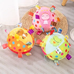 Bola de juguete de peluche colorida para mascotas con etiquetas sensoriales para perros.