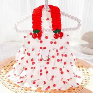 Süßes Kirschen Print Haustierkleid mit roten Rüschenbändern für kleine Hunde und Katzen.