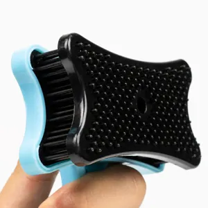 Pet hair removal brush for cats and dogs, self-cleaning push-plate grooming comb for pet fur.