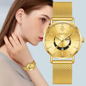 Elegante reloj de cuarzo para mujer en malla dorada con calendario y esfera de diseño lujoso.