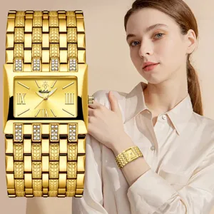 Lujoso reloj de mujer esfera cuadrada dorada con correa de cadena y brillantes elegantes.