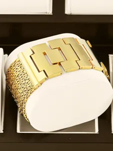 Goldene gewebte Metallglieder Damen Luxus Modeuhr mit geometrischem klobigen Design Alltag