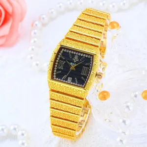 Montre quartz carrée dorée avec strass pour femmes chiffres romains et affichage date