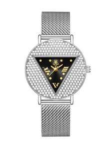 Reloj de cuarzo para mujer con bisel de estrás, esfera triangular negra y números.
