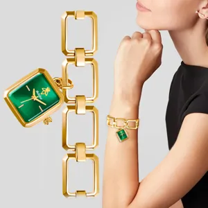 Reloj de mujer cuadrado verde de lujo con correa de cadena hueca y colgante elegante.