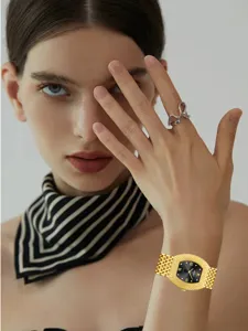 Luxury tonneau quartz watch for women with full diamonds sparkling dial and elegant metal strap