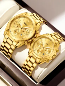 Ensemble de montres de couple dorées avec chronographe, bracelet métal et sous-cadrans.
