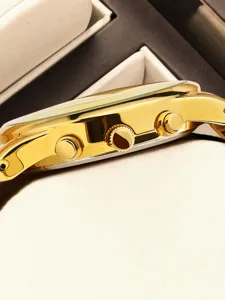 Goldener Chronograph Uhren Seiten Detail, Herren Luxus Dress Quarzuhr Nahaufnahme Box