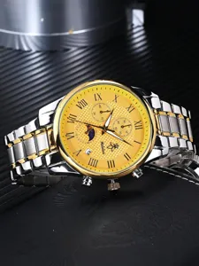 Luxus goldfarbene Herrenuhr mit römischen Ziffern, Chronograph und edlem Metallarmband.