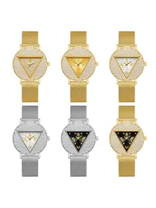 Reloj de cuarzo de lujo para mujer con esfera triangular única y bisel de pedrería, correa.