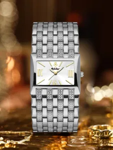 Reloj rectangular de lujo para mujer con pulsera de diamantes, indices dorados y esfera blanca.